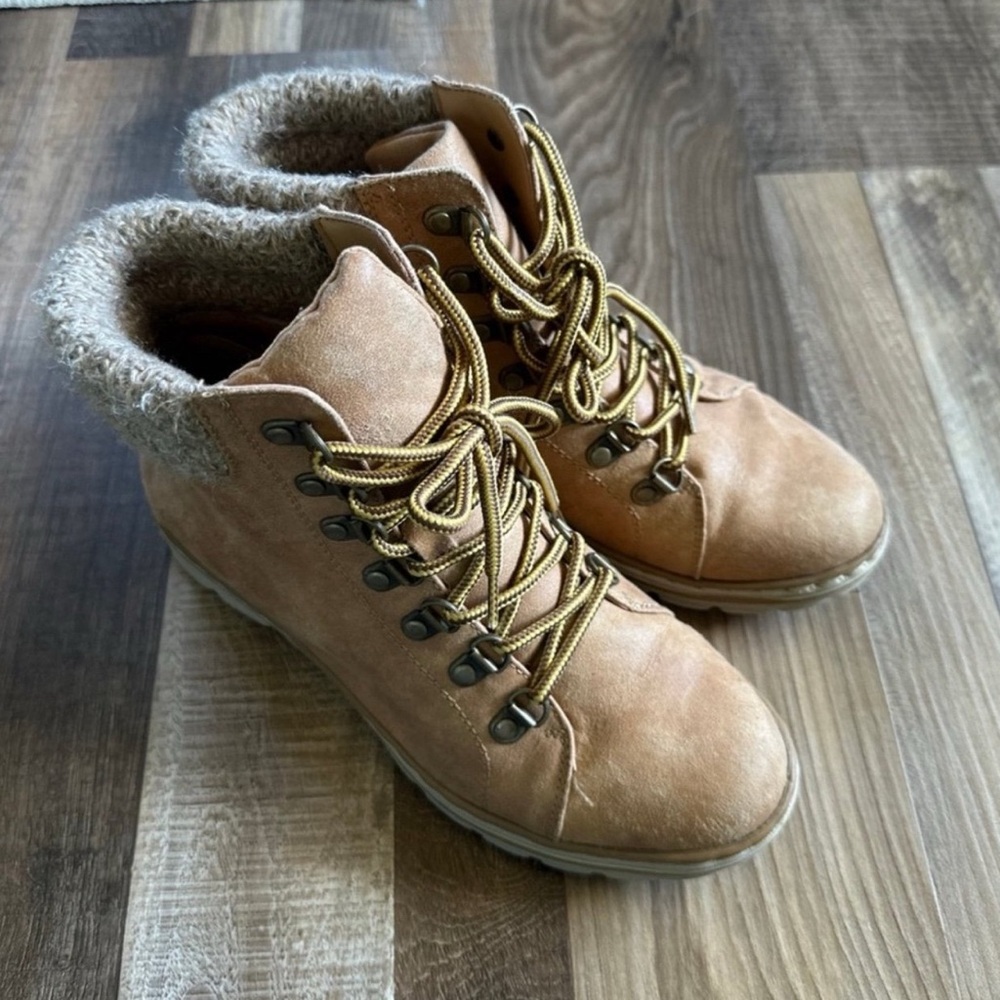 Cliff Tan Lace-Up Ankle Boots with Fur Trim